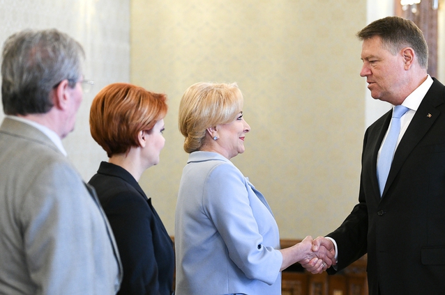 Iohannis dă o nouă palmă guvernului: Infrastructura e doar la nivel declarativ. 15 km de autostradă într-un an, ridicol de puțin