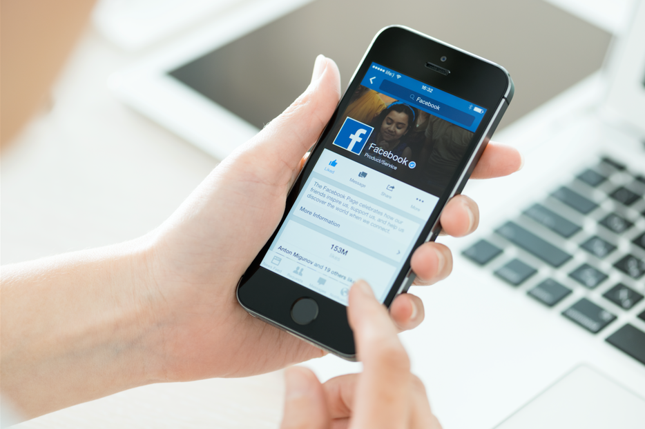 Ce se întâmplă cu DATELE tale PERSONALE dacă apeși butonul LIKE în contul tău de Facebook! Toți românii trebuie să știe ASTA!