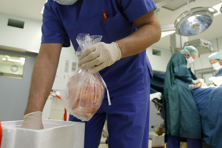VÂND RINICHI. 14 ani, perfect sănătoasă, non-alcoolică, nu consum droguri sau țigări.10.000 €, NEGOCIABIL. Soluția disperată a românilor care vor SĂ SCAPE DE SĂRĂCIE. Zeci de anunțuri,