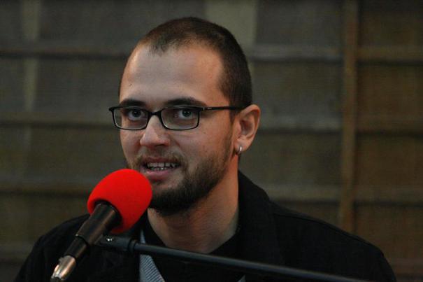 Scandal-monstru între NICOLICEA și ORESTE. Hai, plimbă ursu d-acia! Ne despart vreo patru bibiloteci, ȚĂRANE! Voi, PSD, vreți să ne impuneți cu pumnul în gură ORICE!