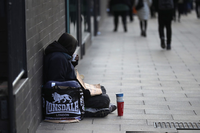 Un român din Irlanda a fost arestat pentru că cerșea și deranja oamenii pe stradă.Cât câștiga pe zi