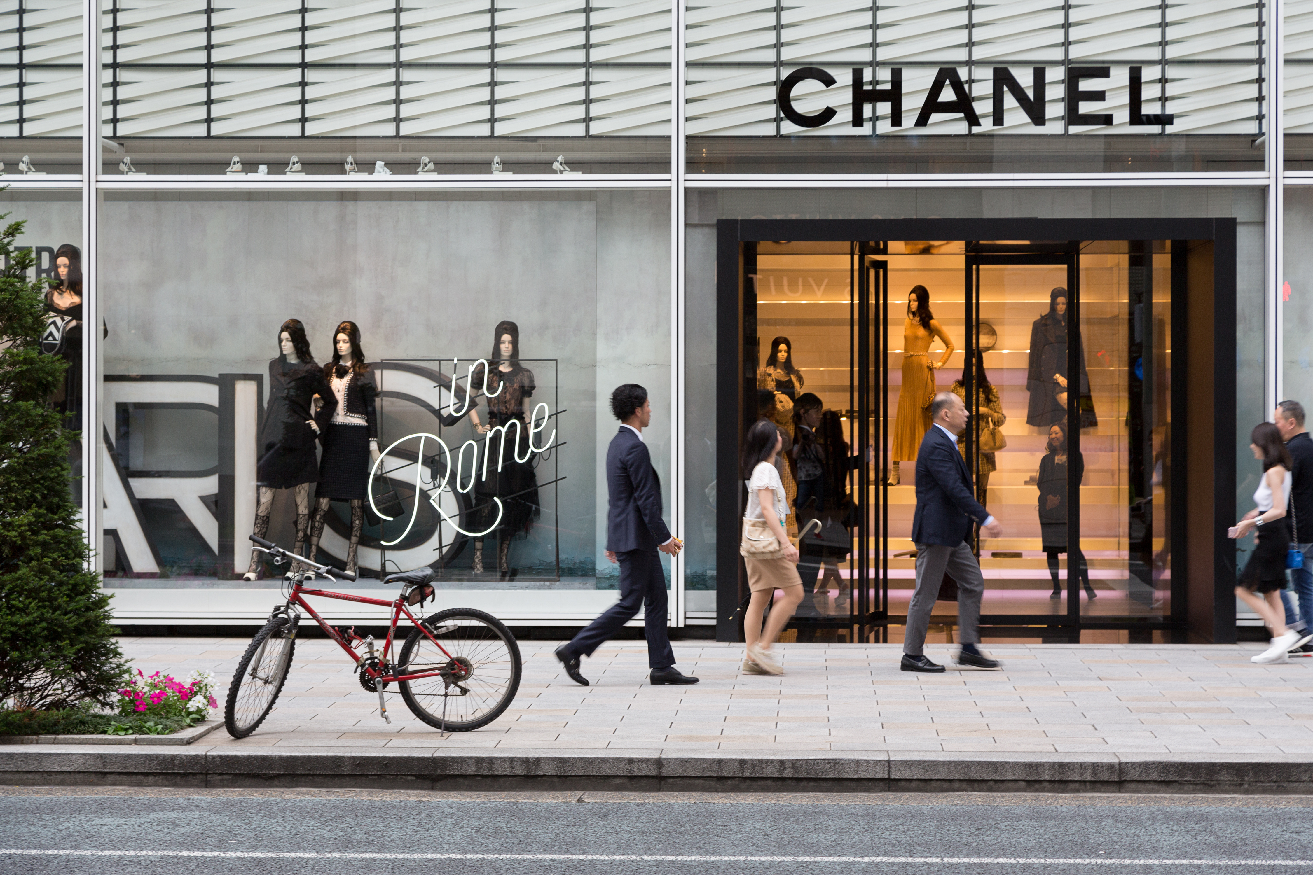 Legendarul brand Chanel rupe secretomania financiară și publică rezultatele pe anul trecut. Concluzia: Vânzări de 10 miliarde de dolari