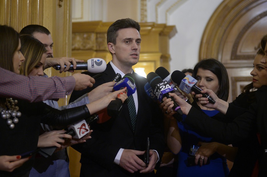 Oameni necăjiți, URCAȚI în autocare ca VITELE în vagoane! Europarlamentarul Cătălin Ivan CRITICĂ mitingul PSD