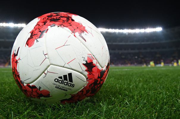 UEFA permite, din sezonul viitor al competițiilor europene, comercializarea alcoolului în stadion