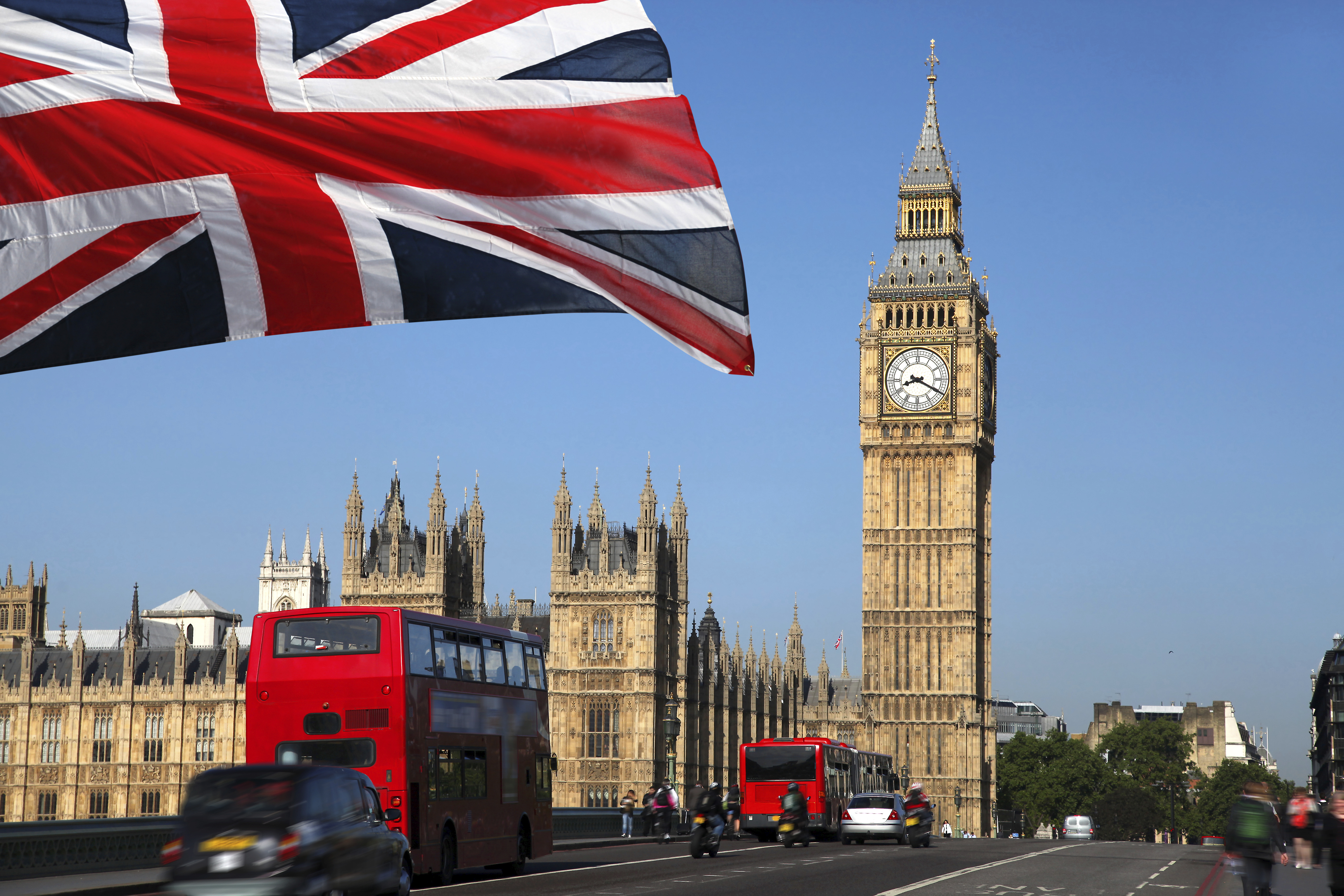 Ce scrie presa britanică despre exodul românilor: La 11 ani după aderarea la Uniunea Europeană, o treime dintre români sunt în pragul sărăciei, în timp ce jumătate dintre copiii țării se d