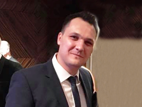 „M-am dus să mă angajez și unul dintre mentorii mei mi-a cerut șpagă ca să mă introducă în concurs. Nici măcar nu dădeam șpagă pentru un post, ci doar pentru a da concursul”. Povestea