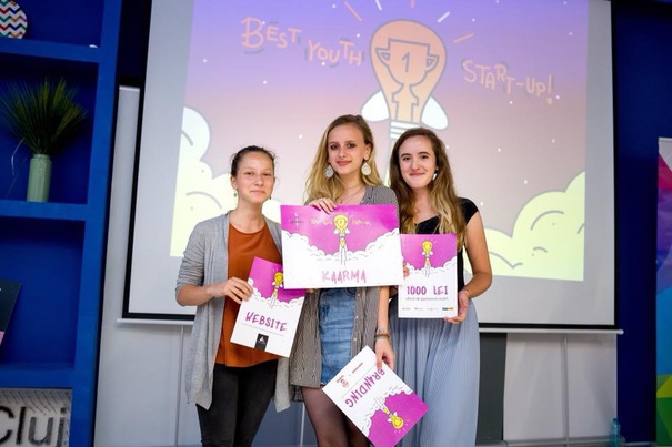 Trei eleve de liceu din Cluj-Napoca au câștigat un concurs de start-up-uri: în ce transformă PET-urile care poluează râurile. "Vrem să încurajăm oamenii să recicleze"
