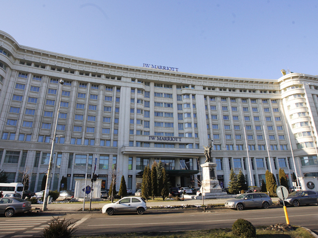 Marriott intră în parteneriat cu Amazon. De acum, clienții vor avea în camere asistenți digitali Alexa pentru a comanda room service-ul și pentru a-și seta lumina și temperatura din camere