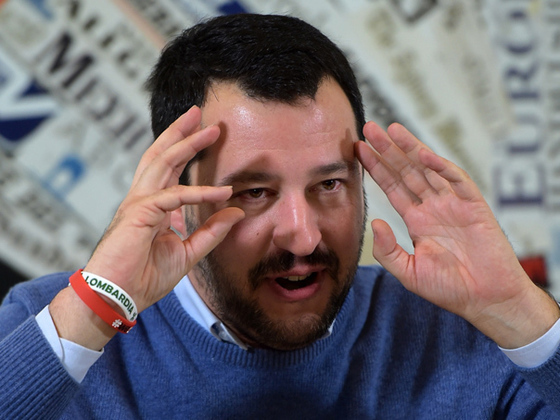 Criticată pentru politicile anti-migrație, Italia ar fi permis unei ambarcațiuni cu imigranți să acosteze într-un port din Sicilia