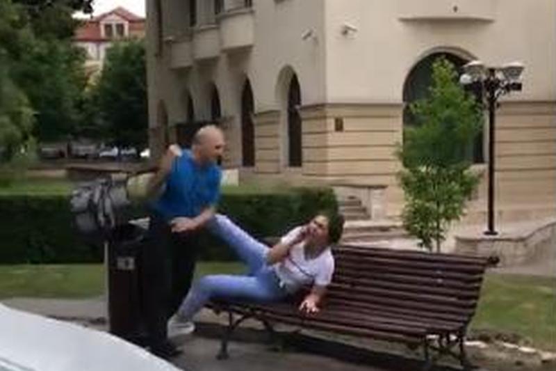 Fiica unui fost senator, BĂTUTĂ în plină stradă. Beat, agresorul I-A RUPT mâna