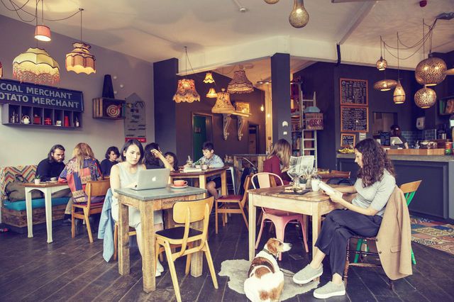Piața de cafenele primește un nou nume internațional. Esquires Coffee deschide prima unitate în mall-ul Veranda din București