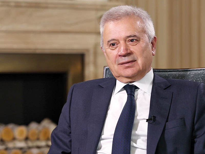 Povestea omului care a creat o companie cu 100.000 de angajați