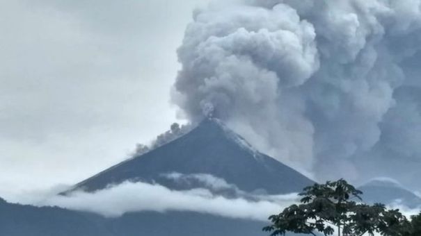 VULCANUL Fuego din Guatemala, cea mai violentă erupție din ultimii 40 de ani: Cel puțin 25 de persoane au murit, iar sute au fost rănite