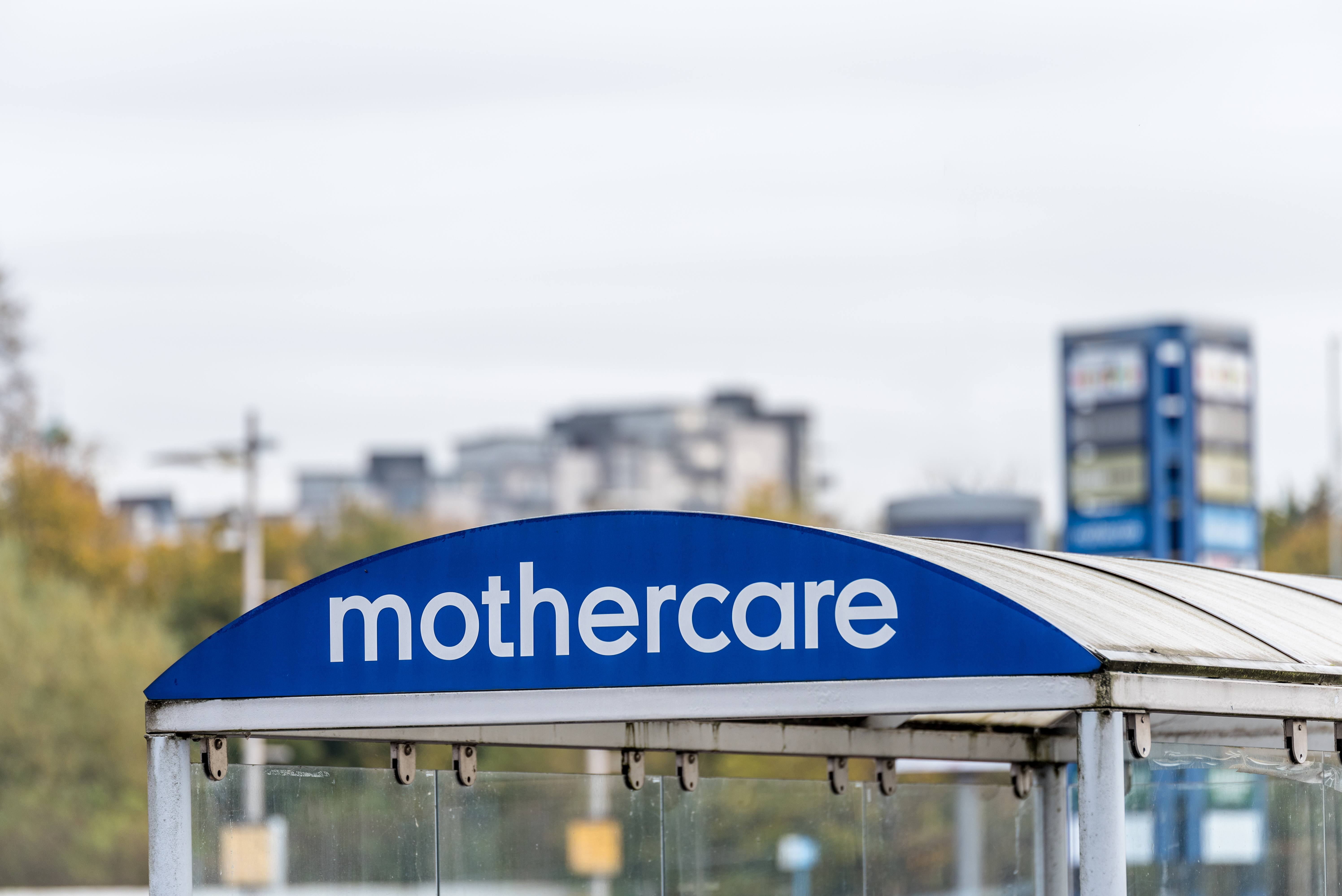 Retailerul care va închide 60 de locații și va lăsa 900 de persoane fără loc de muncă