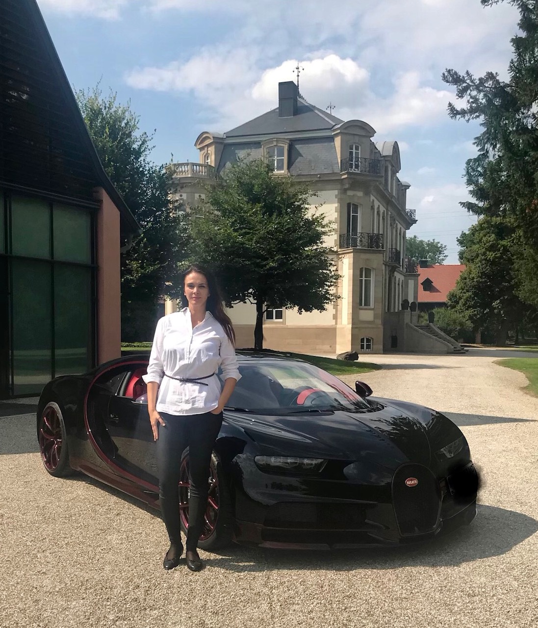 Cel mai scump automobil livrat de un dealer din România: un bulgar a cumpărat un Bugatti de 2,6 mil. euro