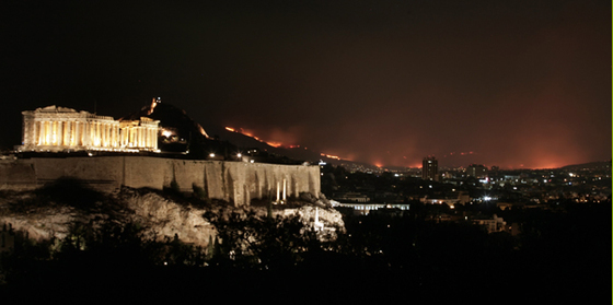 INCENDII în Grecia: Cel puțin 50 de persoane au murit și alte sute au fost rănite, în urma incendiilor de vegetație izbucnite în apropierea Atenei / Autoritățile cer ajutorul UE / MAE nu a pr