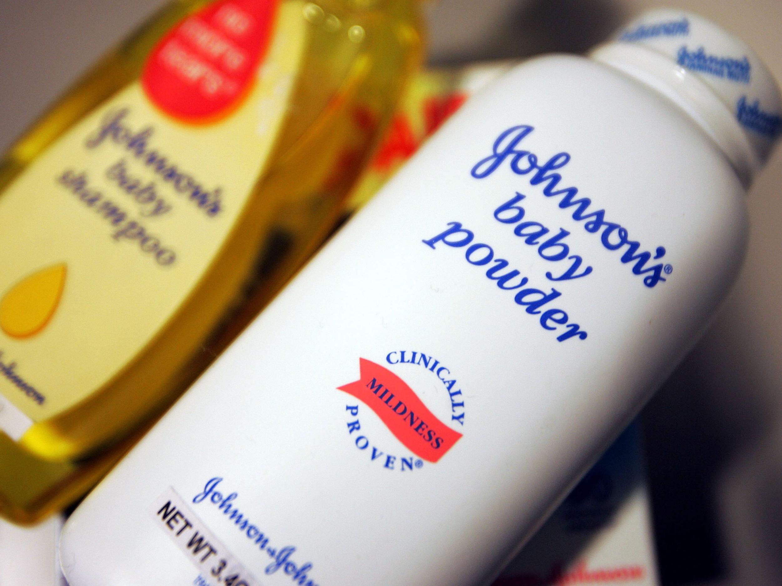 Lovitură pentru gigantul Johnson & Johnson: Un tribunal american a amendat compania cu 4,6 miliarde de dolari pentru că produsele acesteia ar fi cauzat 22 de cazuri de cancer