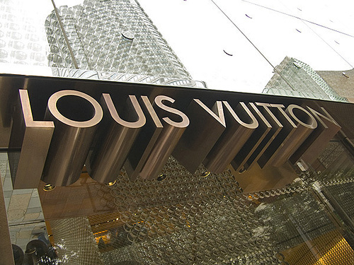 Succesul luxului: Grupul care deține brandurile Louis Vuitton, Givenchy și Christian Dior a avut afaceri de 25 de miliarde de dolari în prima jumătate a anului