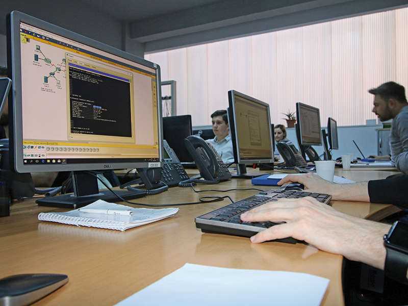 Universitățile au învățat ceva de la corporații: Cum să atragă studenții mai ușor prin marketing de companie