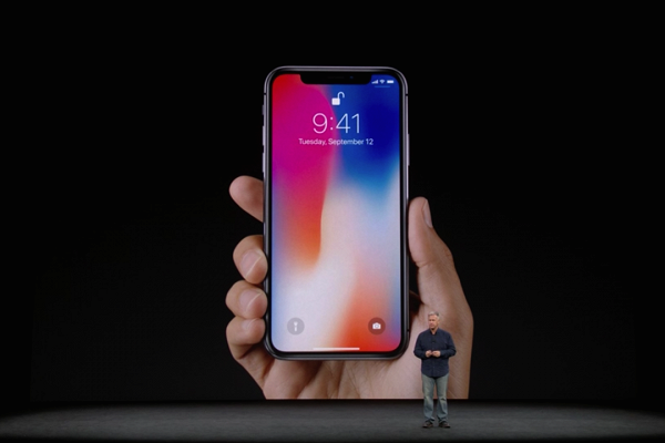 Noul iPhone este deja pus la pământ de critici și de fani, înainte să se lanseze. Cum vor arăta noile modele din cel mai așteptat telefon al anului