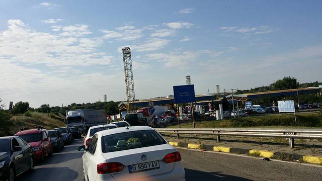 MAE avertizează românii care se întorc din minivacanță că ar putea aștepta mult la vama cu Bulgaria