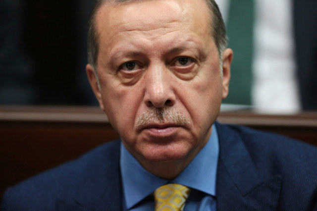 Lira turcească se prăbușește la noi niveluri record pe fondul relațiilor tensionate cu Statele Unite și al presiunilor inflaționiste. Toate privirile sunt îndreptate spre Erdogan și spre gine