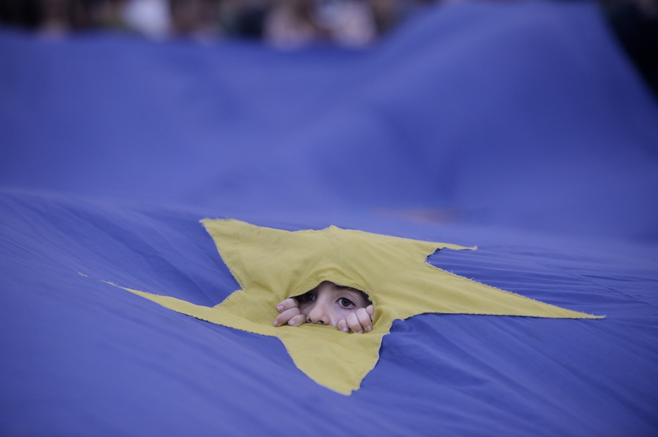 GENERAȚIA care nu mai știe românește. RUPTURA definitivă dintre bunici și nepoții crescuți peste hotare/ “Mă doare sufletul. În afară de o mânuță fluturată rapid în fața ecranului,