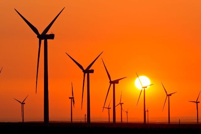 Energiile regenerabile pun probleme marilor producători tradiționali și generează prețuri negative în piață