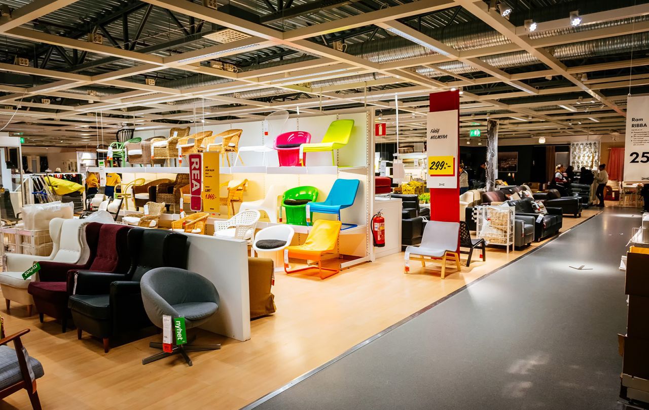 Unul dintre cei mai mari retaileri prezenți în România începe să ÎNCHIDĂ magazinele