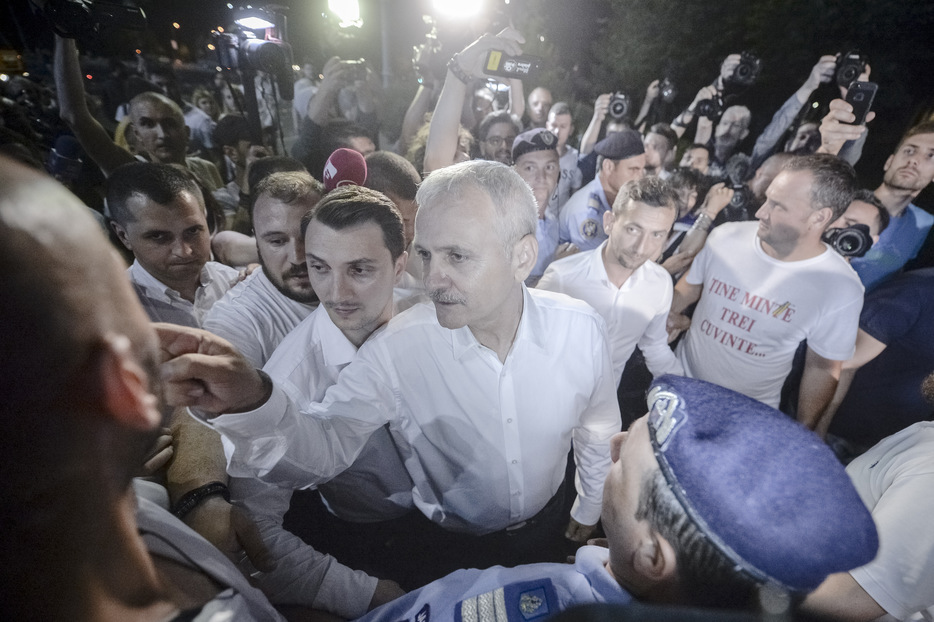 Cum au încercat patru profesori de logică să-l asasineze pe Liviu Dragnea