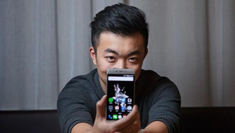Tânărul de 28 de ani care a abandonat facultatea pentru a crea cel mai bun smartphone din lume - nu vrea totuși ca acesta să fie comparat cu Apple