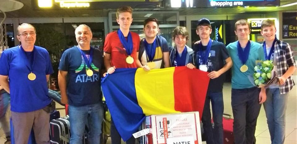 Cum a ajuns un profesor de fizică și echipa lui dintr-un oraș monoindustrial din Romania care nu mai are nici gară să fie cea mai bună din lume