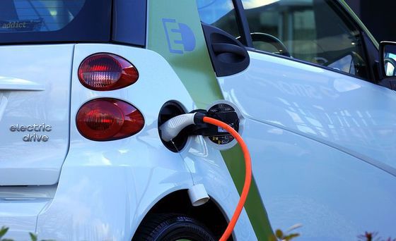 Primăriile reședință de județ pot cere bani pentru stații de reîncărcare a mașinilor electrice
