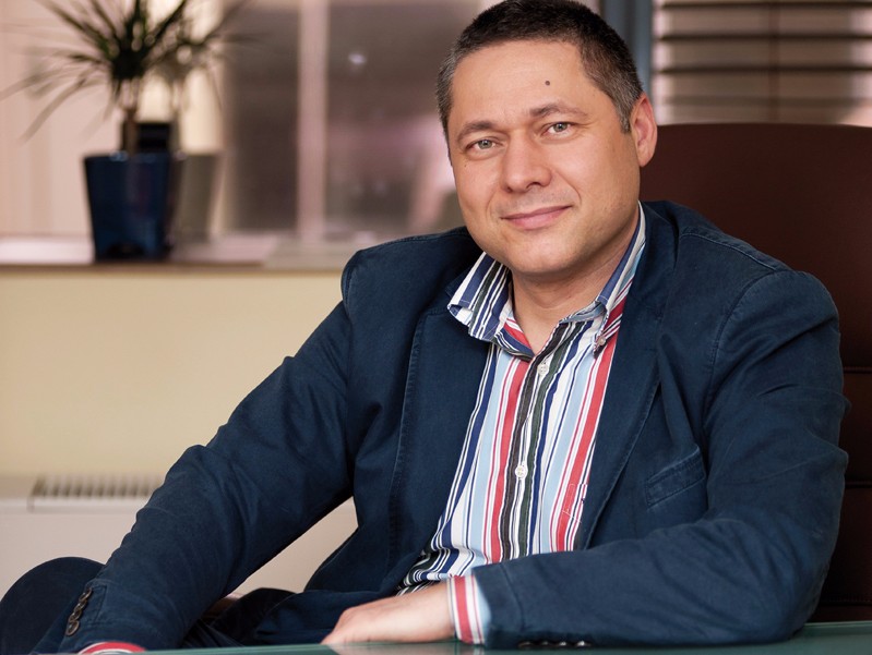 Cum și-a petrecut concediul Mihai Marcu, președinte executiv MedLife: "Mă găsiți pe mare sau prin târgurile de antichități"