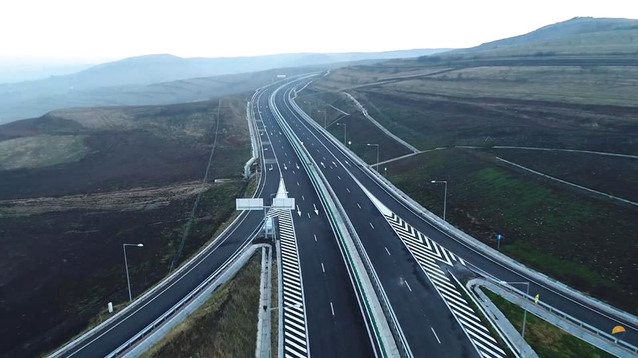 Cea mai IMPORTANTĂ bancă din Europa începe investiții MASIVE în autostrăzile și căile ferate din România. Ce proiecte sunt pe listă