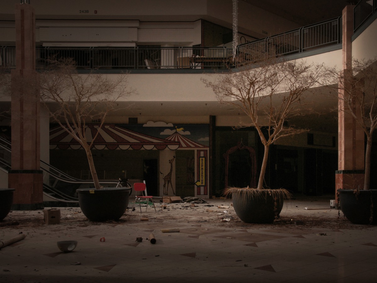 Fotografiile care demonstrează sfârșitul mall-urilor. Peste 6400 de magazine se vor închide anul viitor - VIDEO
