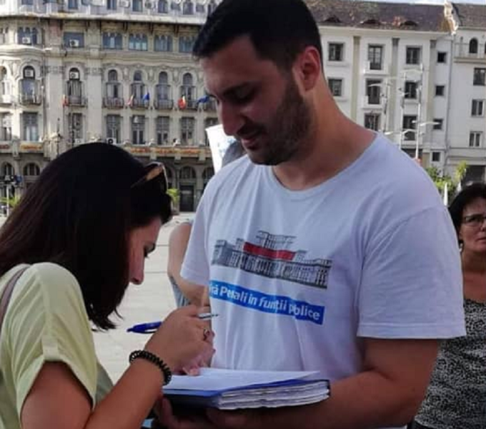 Ce a pățit un polițist din Capitală care a mers la secție cu banderola #FărăPenali