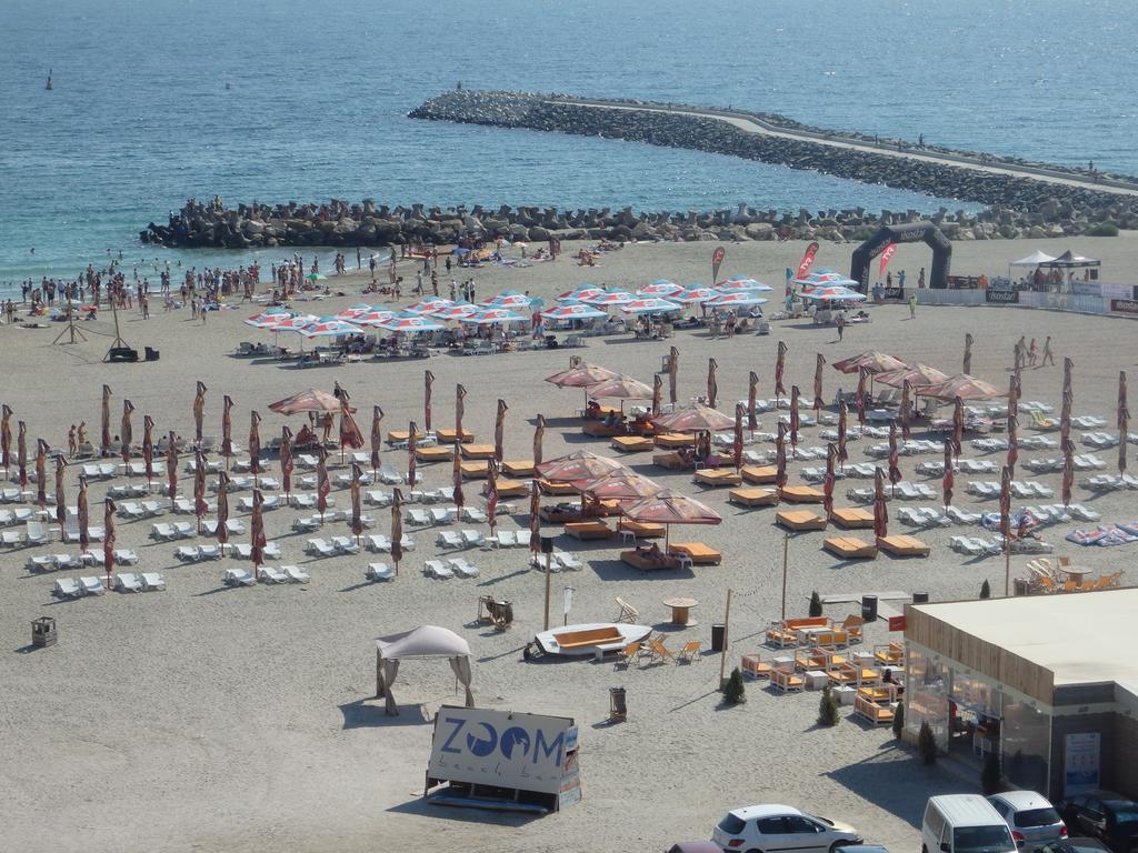 Plaja spectaculoasă aflată la câțiva pași de Mamaia, pe care puțini o cunosc. Are locuri libere lângă mal și prețuri mai mici