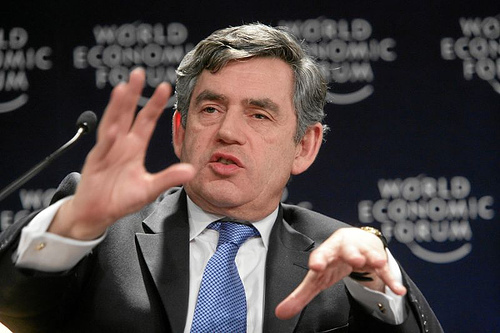 Gordon Brown, premierul britanic care a trecut țara prin criza financiară din 2008, lansează un avertisment sumbru: „Ne îndreptăm ca somnambulii spre o viitoare criză. Am rezolvat lucrurile mi