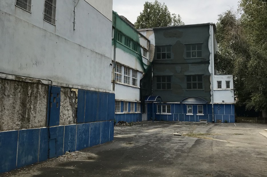 Primăria, REPETENTĂ la refacerea școlii cu tavanul căzut. Unitatea care a ars a fost DEMOLATĂ. Peste 1.000 de elevi sunt afectați