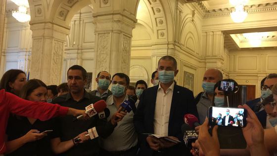 Liniște în Parlament. Interzis la bannere sau pancarte, iar cei care perturbă activitățile parlamentare vor fi sancționați