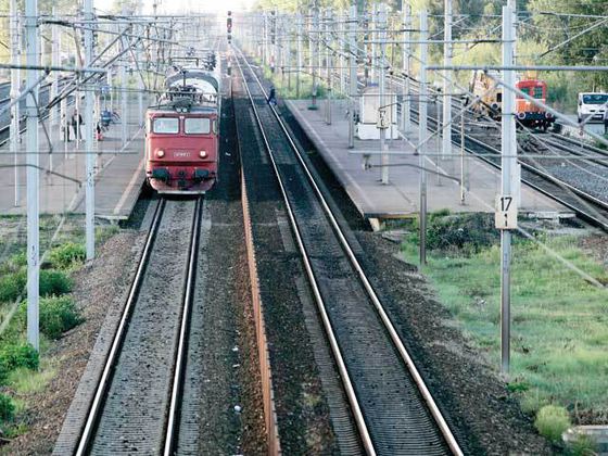 ALERTĂ la Satu Mare: Aproape 200 de pasageri dintr-un tren, evacuați în urma unui incendiu la locomotivă