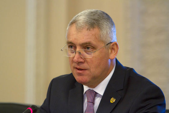 Adrian Țuțuianu își toarnă cenușă în cap, după ce a folosit expresia „PSD, un partid de maimuțe”: Mă includ și eu în această categorie