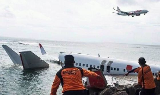 Avionul prăbușit în Indonezia. Ciclistul Andrea Manfredi, printre victimele accidentului aviatic. Căutările supraviețuitorilor continuă