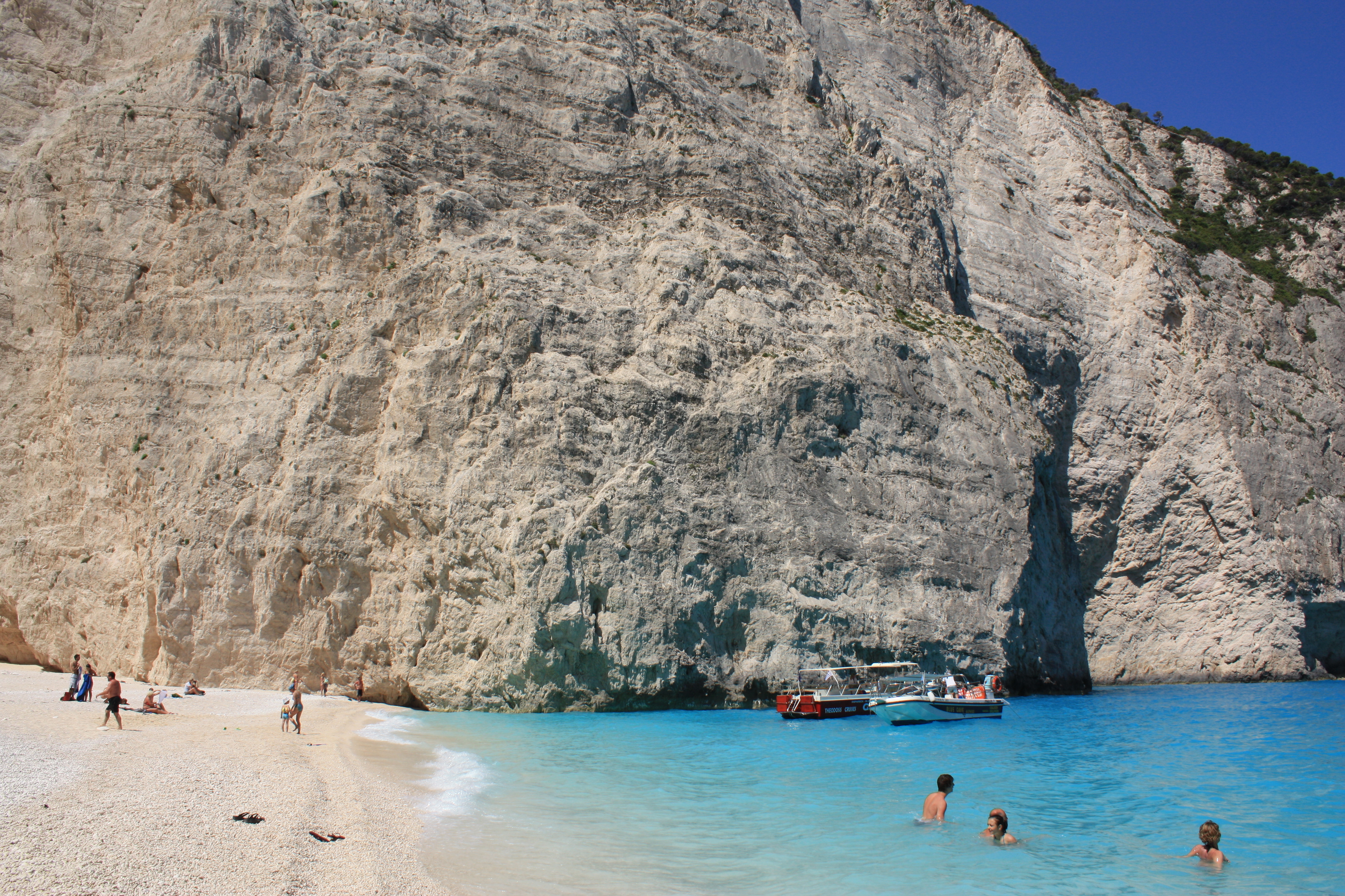 Insula grecească Zakynthos s-a deplasat trei centimetri în urma cutremurului de vineri