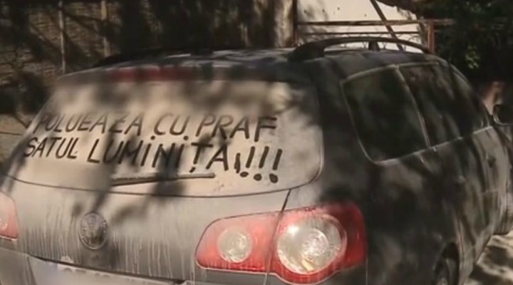 Cel mai poluat loc din România?! Oamenii au doar apă sărată la robinet și este plin de praf!
