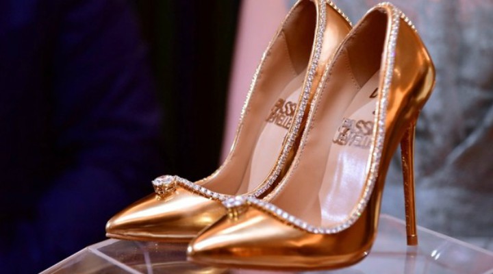 Idee românească – pantofi de 17 milioane de dolari cu peste 200 de diamante. Pielea suflată cu aur are garanție pe viață