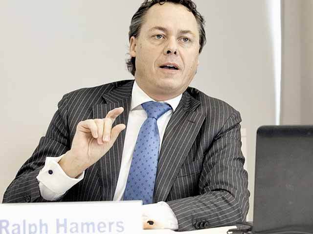 Presa internațională scrie că Ralph Hamers, CEO-ul care a încercat să transforme ING în cea mai disruptivă bancă din Europa, se află sub presiunea investitorilor după o serie de probleme
