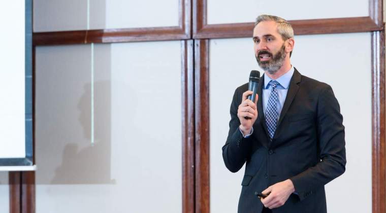UniCredit vine cu o veste proastă: Economia României va intra în recesiune tehnică în 2019 sau 2020