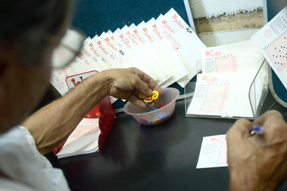 A jucat un bilet de 6,5 lei și a câștigat la LOTO 200.000 de lei. Cine este fericitul câștigător